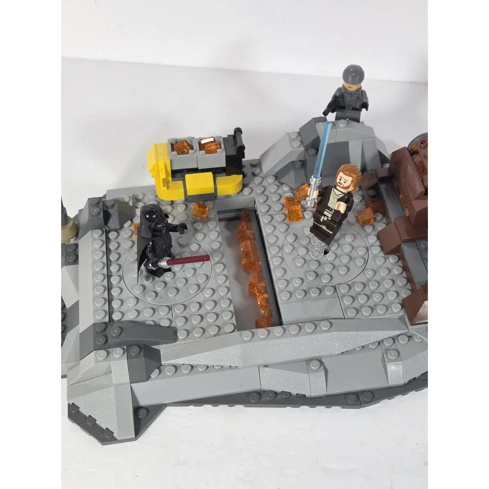 LEGO Star Wars: Obi-Wan Kenobi vs. Darth Vader (75334) Please Read